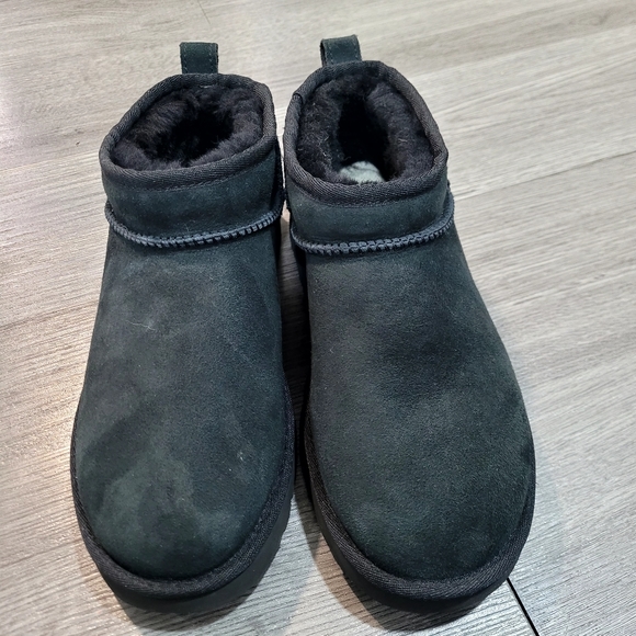 UGG Classic Ultra Mini Booties Black Boots NWOT Size 7 - Picture 6 of 6
